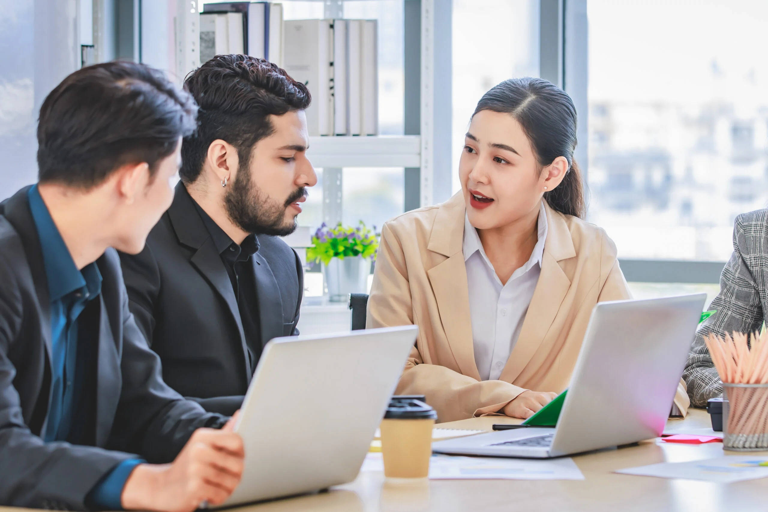 日本用工荒下的企業(yè)困境與外國(guó)人就業(yè)機(jī)遇